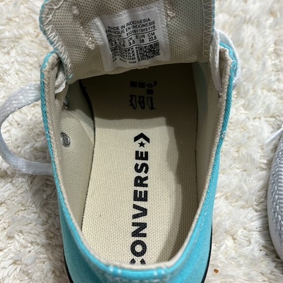 Converse Blue Sneakers with White Rubber Sole and Classic Design - Picture 5 of 6